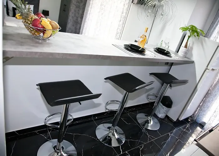 Chris Luxury Studio